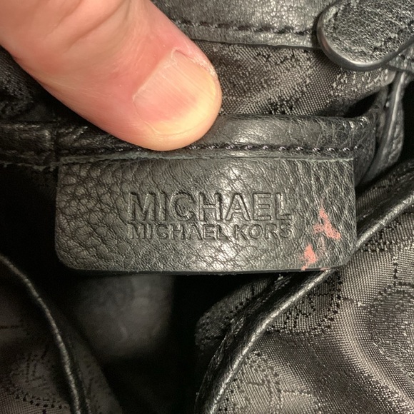 Michael Kors Black pebbled leather bag with metal monogram - Picture 8 of 10